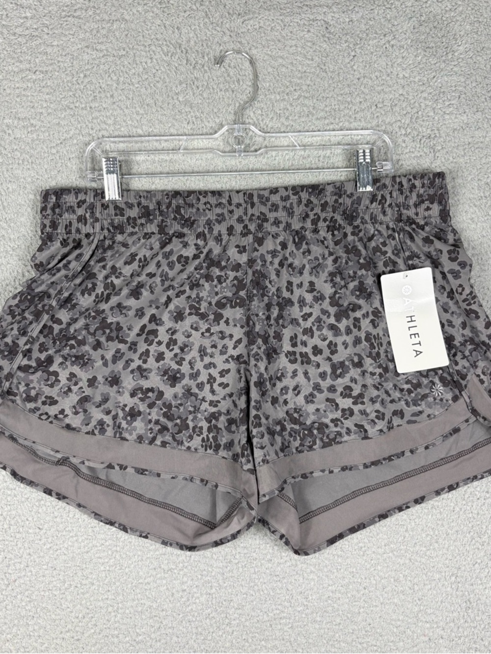 Athleta Shorts Women’s Gray Leopard Printed Mesh Racer Run 4"